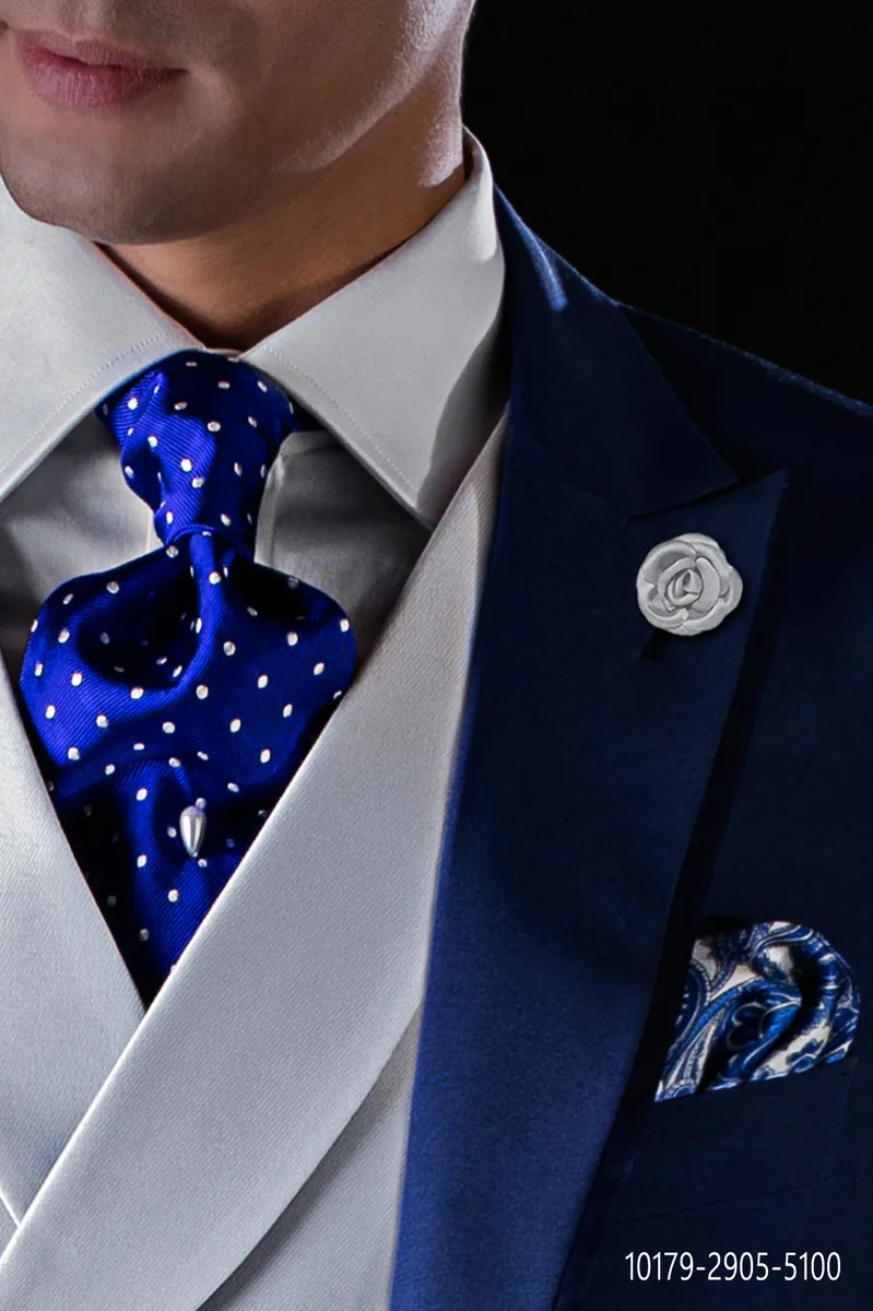 Cravattone in seta blu royal con pois bianchi