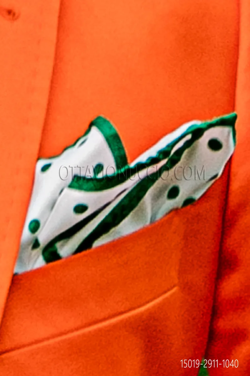 Pañuelo en pura seda con lunares en color verde