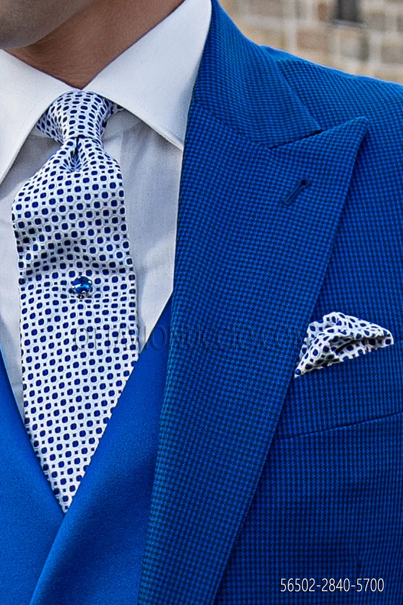Tie and Handkerchief in white silk with royal blue pattern