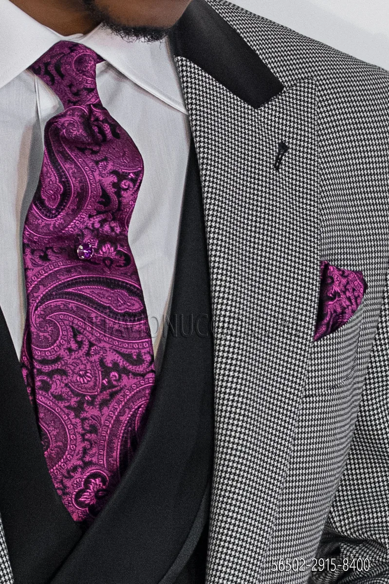 Krawatte und Einstecktuch aus Seide mit Paisleymuster in Schwarz und Fuchsia