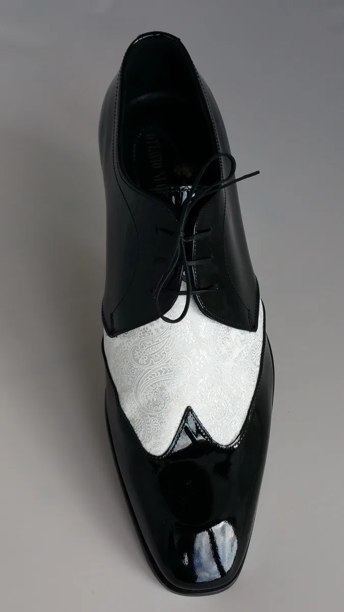 Scarpa allacciata bicolore nero-damascato bianco
