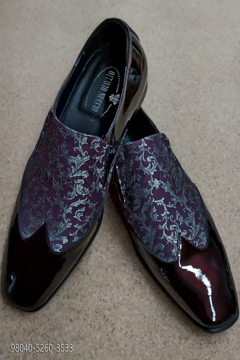 Two-tone shoe in burgundy patent leather with plum and silver brocade insert