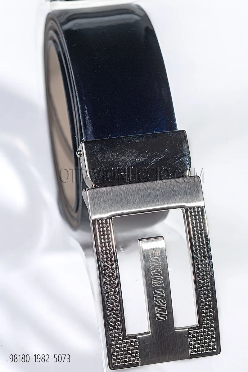 Cintura in vernice blu