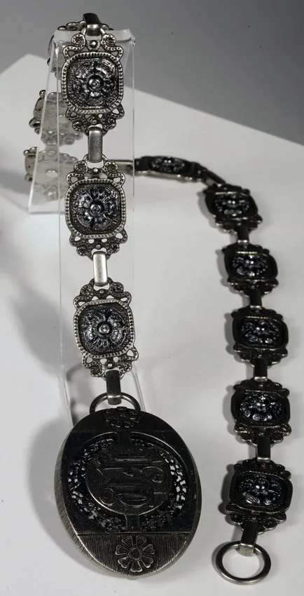 Ceinture métallique avec boucle au fini gris gunmetal