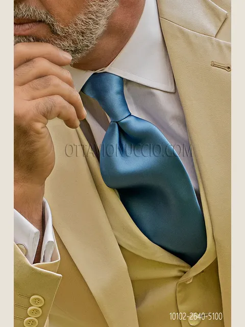 Tie in light blue satin