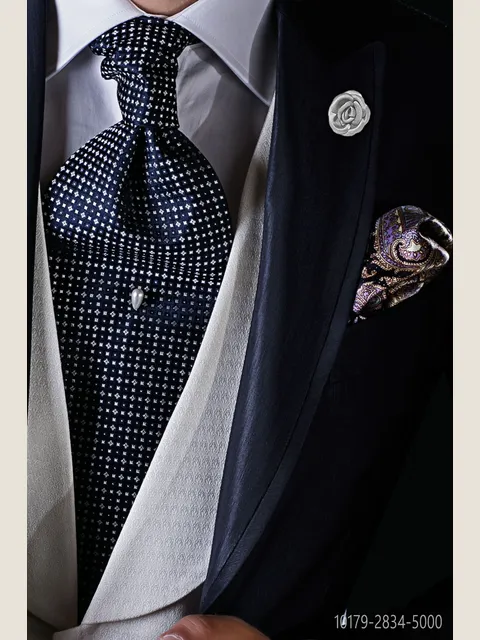 Self-tie cravat in pure blue silk