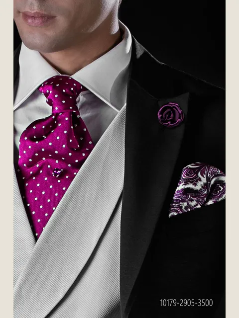Fuchsia silk cravat with white polka dot