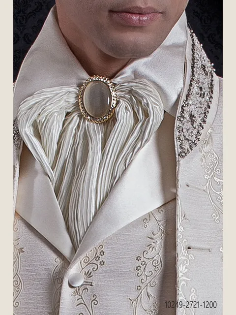 Knotted ascot tie in pleated fabric
