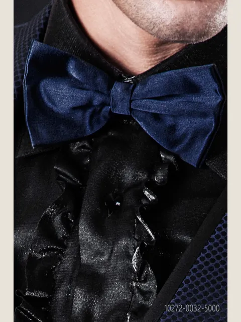 Knotted bow tie in blue lurex
