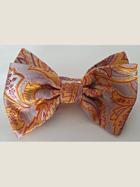 Knotted bow tie in jacquard silk