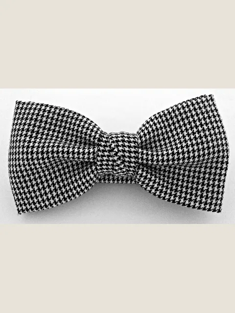 Knotted bow tie in houndstooth