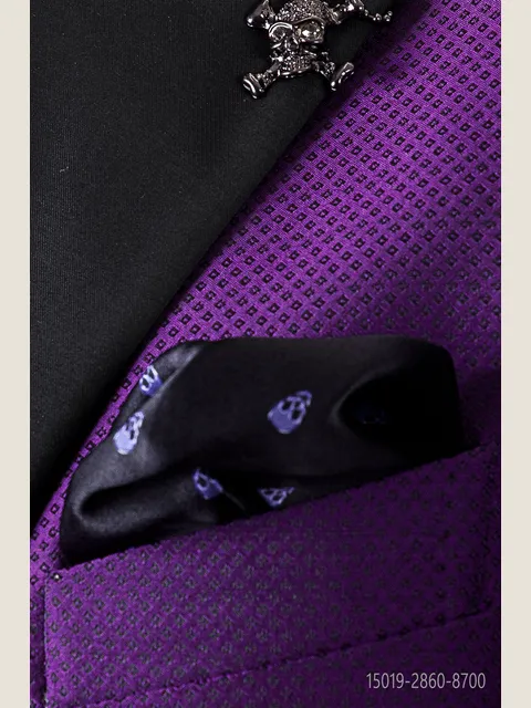 Handkerchief in black silk with black skulls