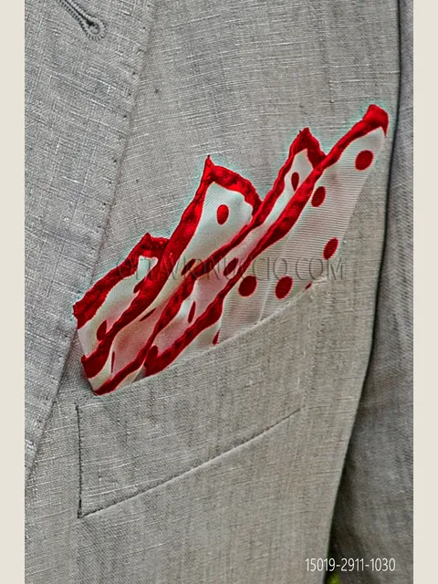 Handkerchief in twill silk with red polka dots