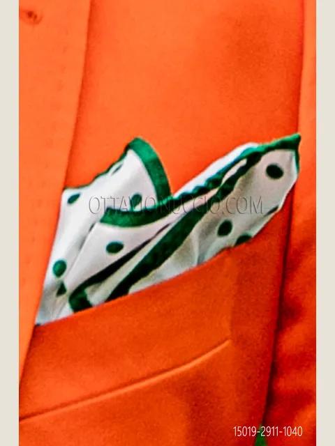 Handkerchief in twill silk with green polka dots