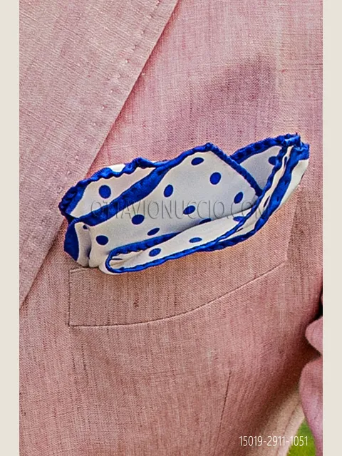 Handkerchief in twill silk with blue polka dots