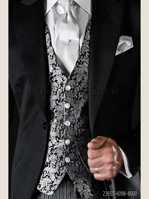 5-button waistcoat in black pure silk jacquard