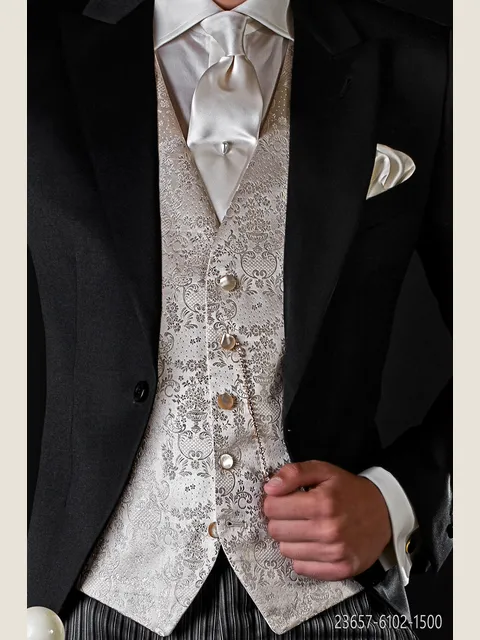 5-button waistcoat in gold pure silk jacquard