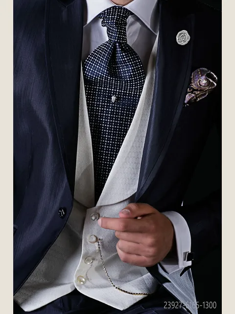 Deep-cut shawl lapel waistcoat in white