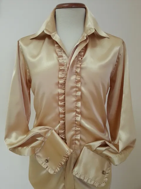 Shirt in gold satin with frills