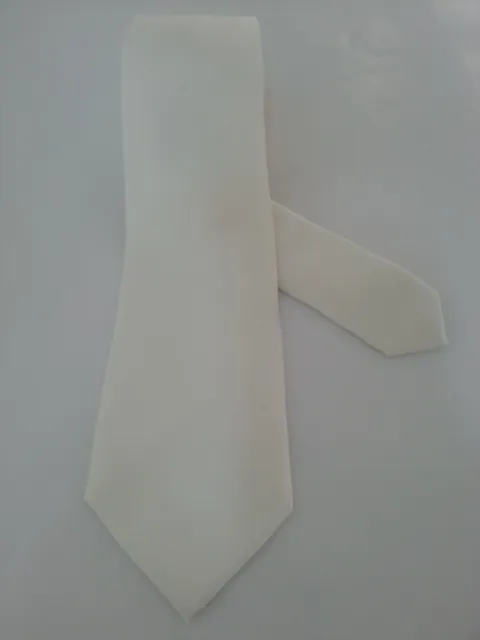 Tie and handkerchief in ivory lurex
