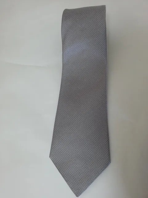 Tie and handkerchief in silk with micro-patterns