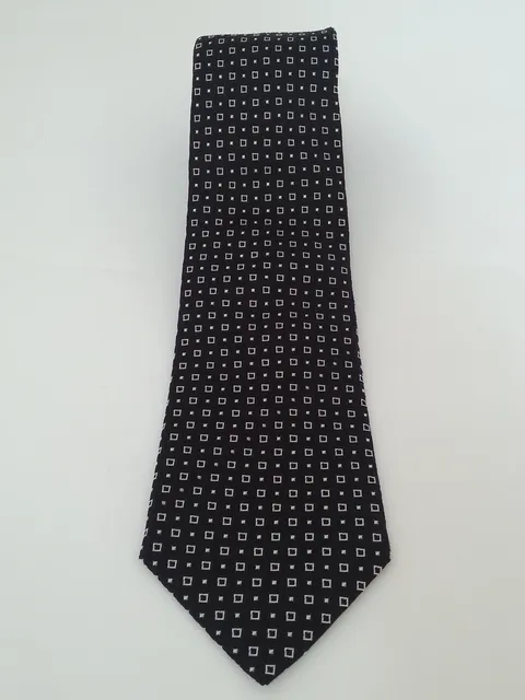 Tie and handkerchief in black silk with pearl grey micro-patterns