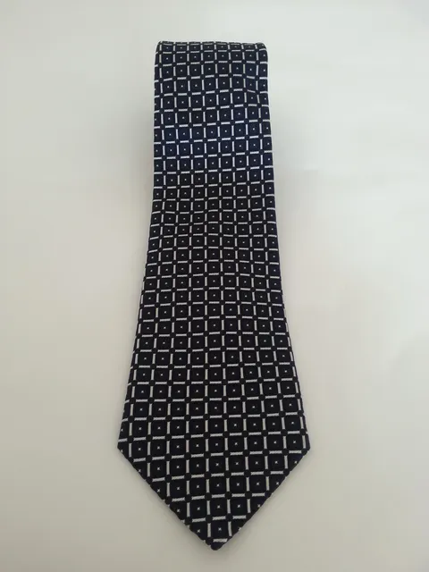 Tie and handkerchief in blue silk with pearl grey patterns