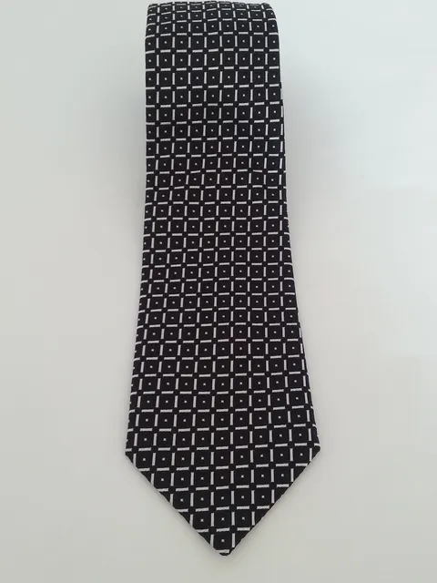 Tie and handkerchief in black silk with pearl grey patterns