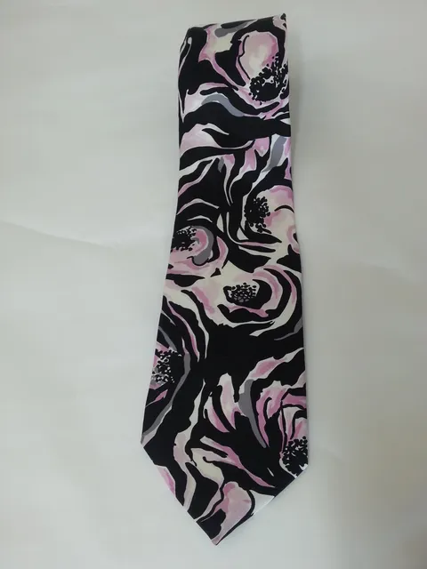 Tie and Handkerchief in black and pink silk