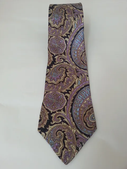 Tie and Handkerchief in patterned silk