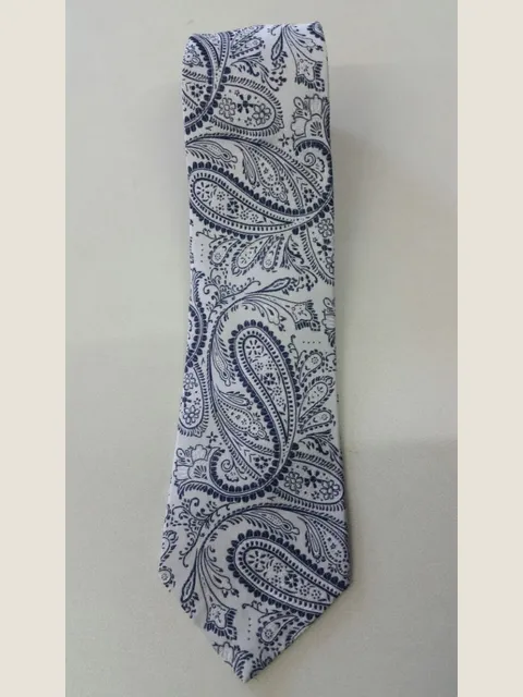 Tie and Handkerchief in white and blue Jacquard silk