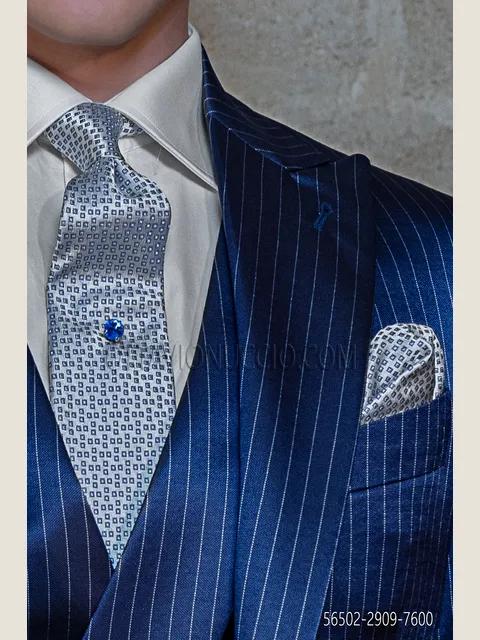 Tie and Handkerchief in silk with royal micro-patterns on pearl grey