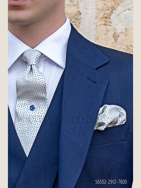 Tie and Handkerchief in silk with royal micro-patterns on pearl grey