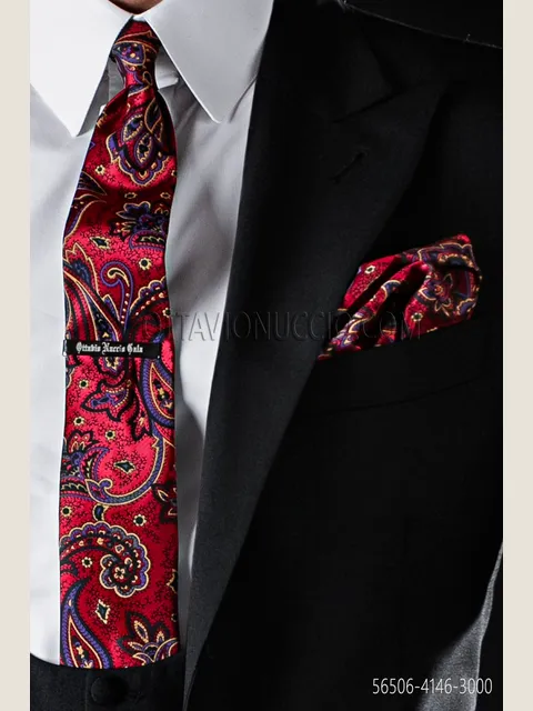 Slim tie and handkerchief with red Paisley pattern