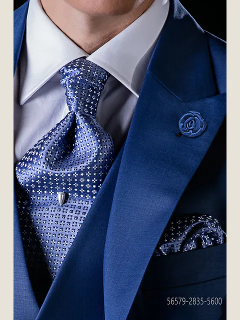Cravat and handkerchief in light blue pure silk