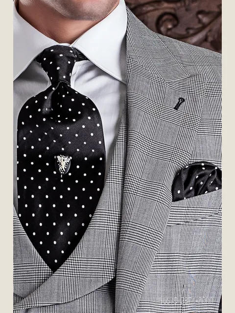 Cravat and handkerchief in black silk with white polka dots