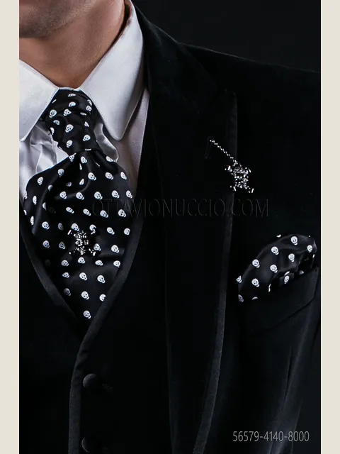 Black cravat and handkerchief with skulls