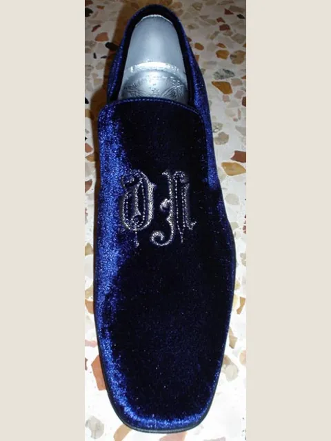 Blue velvet slipper with black-silver embroidery