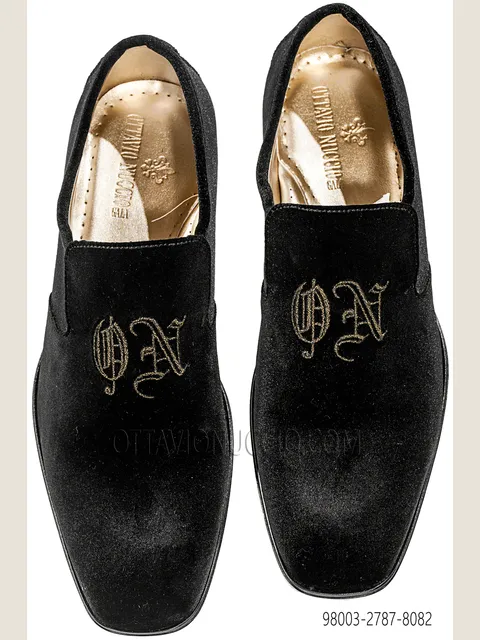 Black velvet slipper with black-gold embroidery