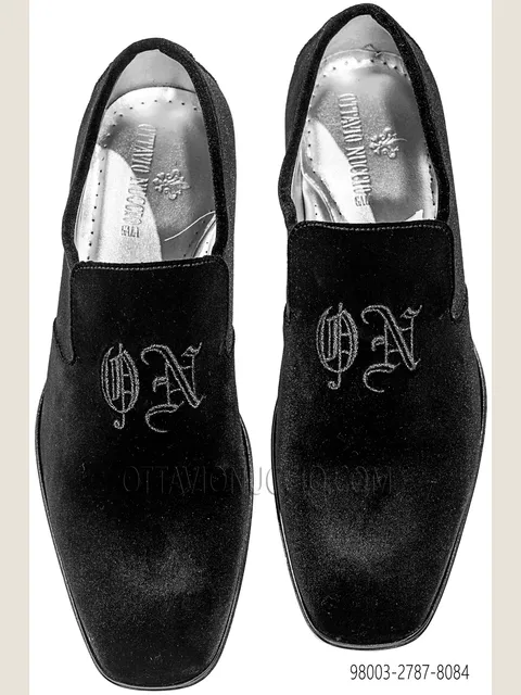 Black velvet slipper with black-silver embroidery