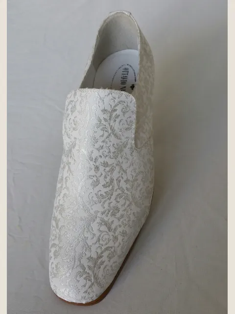 Slipper in ice grey damask fabric