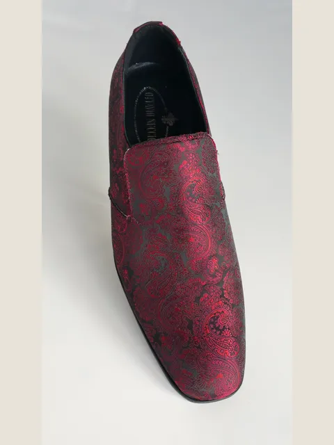 Slipper in black-red damask fabric