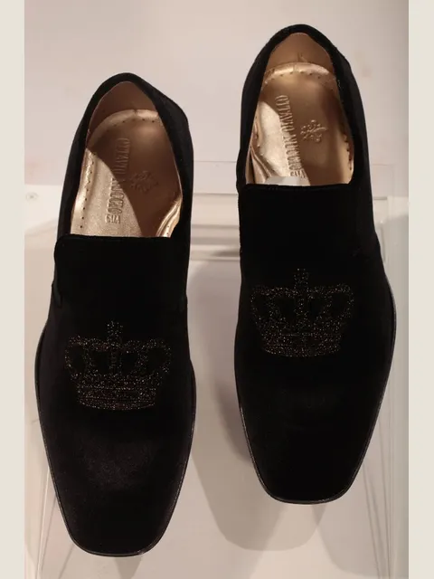 Slipper in black velvet with black-gold crown embroidery