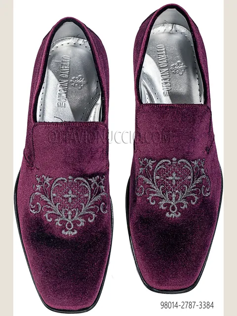Slipper aus violettem Samt mit Wappen-Stickerei in Schwarz-Silber