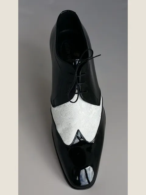 Two-tone lace-up shoe in black-white damask