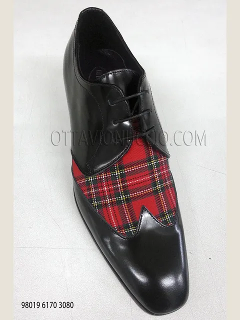 Two-tone lace-up shoe in black-red tartan