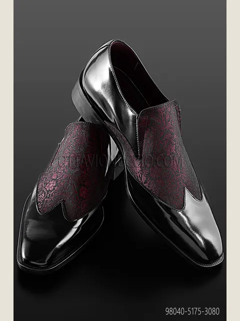Two-tone shoe in black leather with burgundy insert