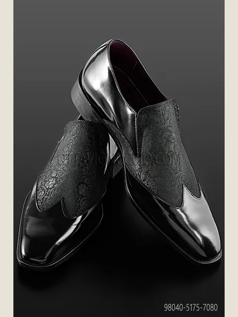 Two-tone shoe in black leather with grey insert