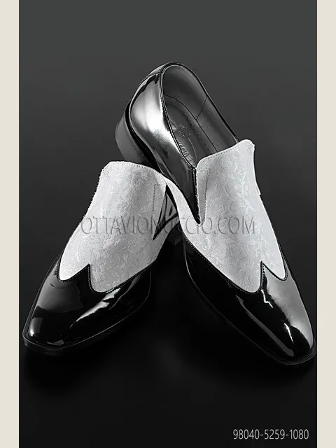 Two-tone shoe in black patent leather with white brocade insert