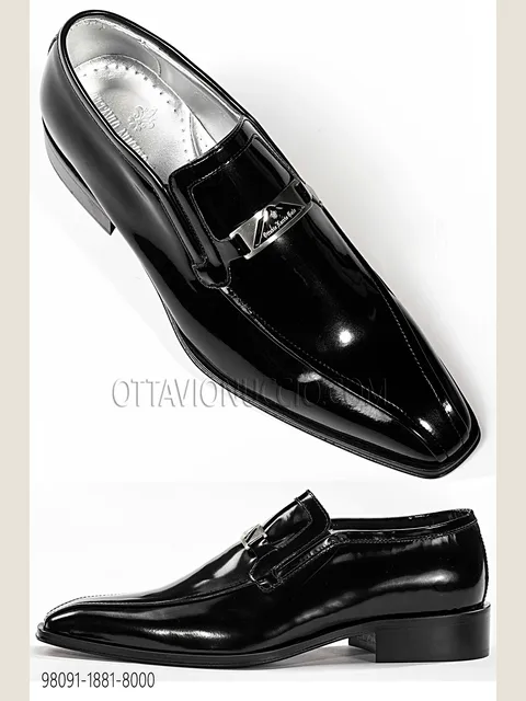 Shoe in black brushed leather